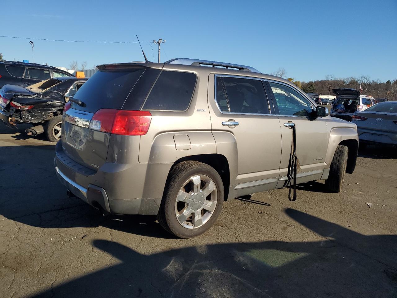 2011 GMC Terrain VIN 2CTFLXE53B6331359 Copart auction photo, side / minor dent/scratches damage thumbnail 3