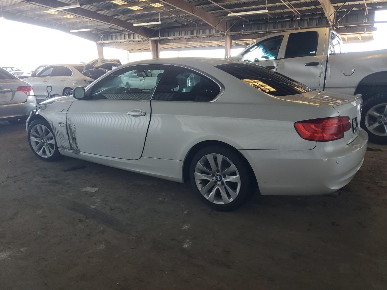 2011 BMW 3er VIN WBAKF5C55BE656256 Copart auction photo, all over / front end damage thumbnail 2
