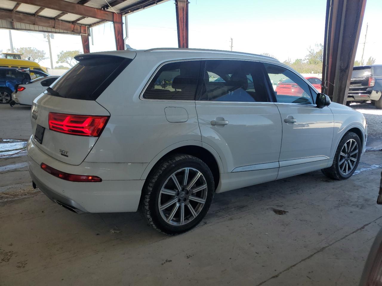 2018 Audi Q7 VIN WA1VAAF72JD020977 Copart auction photo, water/flood damage thumbnail 3