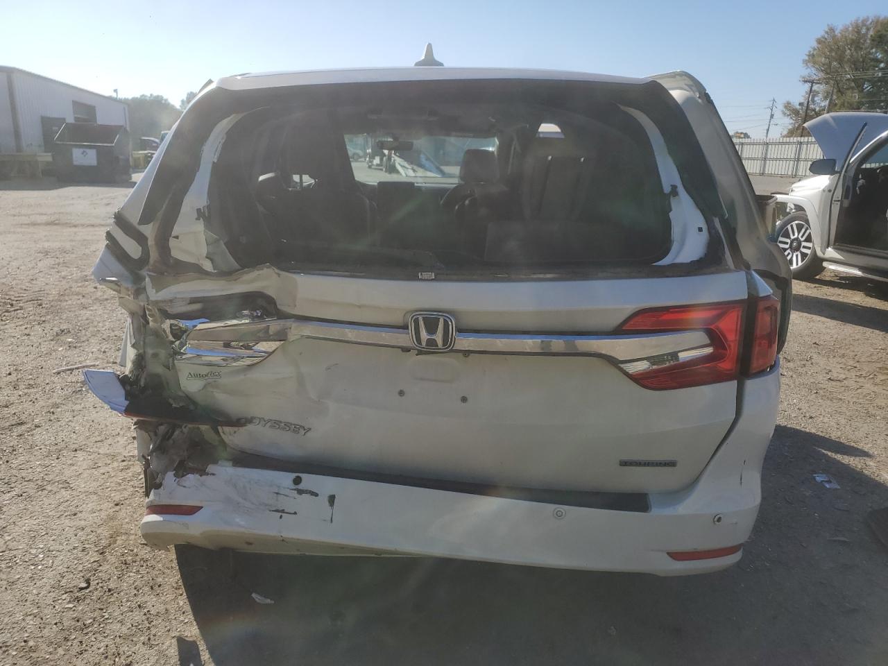2018 Honda Odyssey VIN 5FNRL6H83JB000976 Copart auction photo, all over / minor dent/scratches damage thumbnail 6