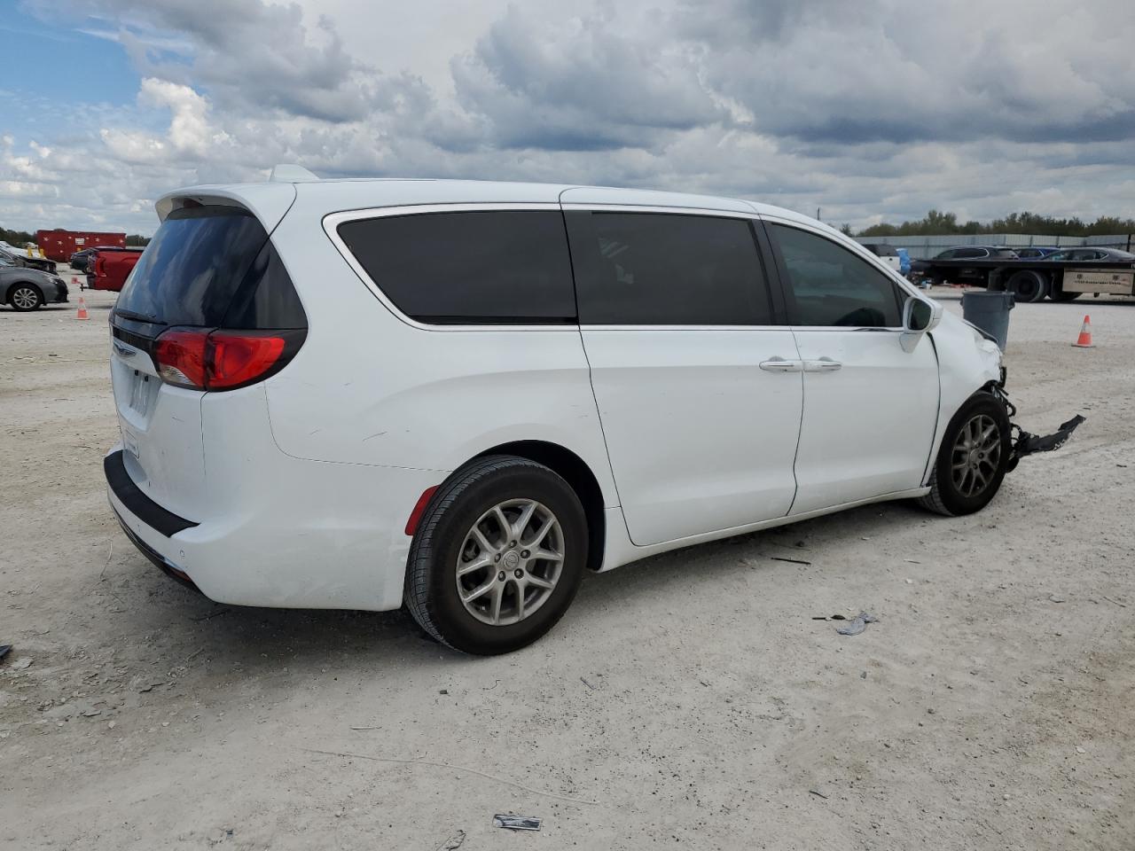 2020 Chrysler Pacifica VIN 2C4RC1FG1LR269904 Copart auction photo, front end / minor dent/scratches damage thumbnail 3