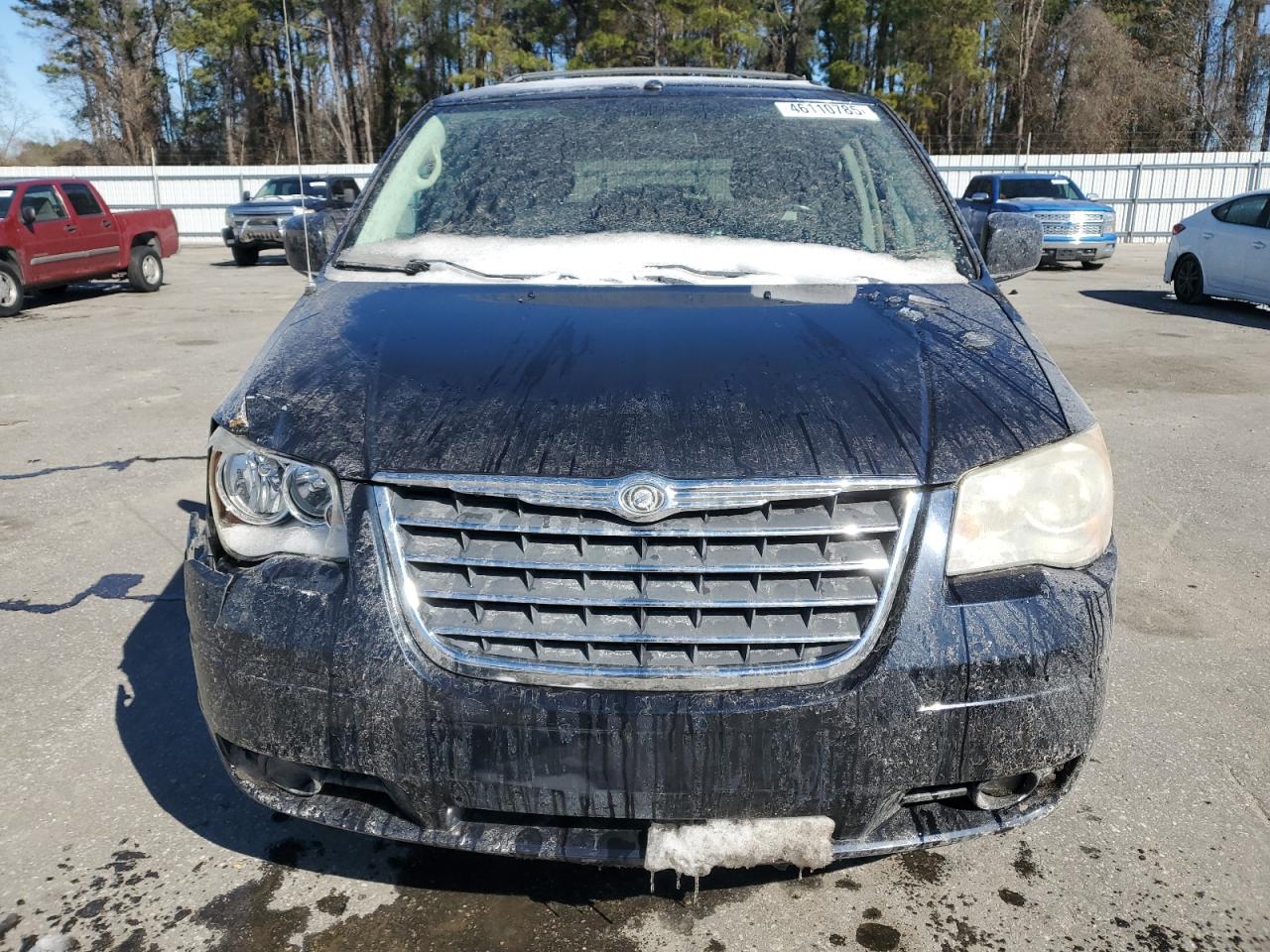 2010 Chrysler Town & Country VIN 2A4RR8DX5AR428604 Copart auction photo, front end / side damage thumbnail 5