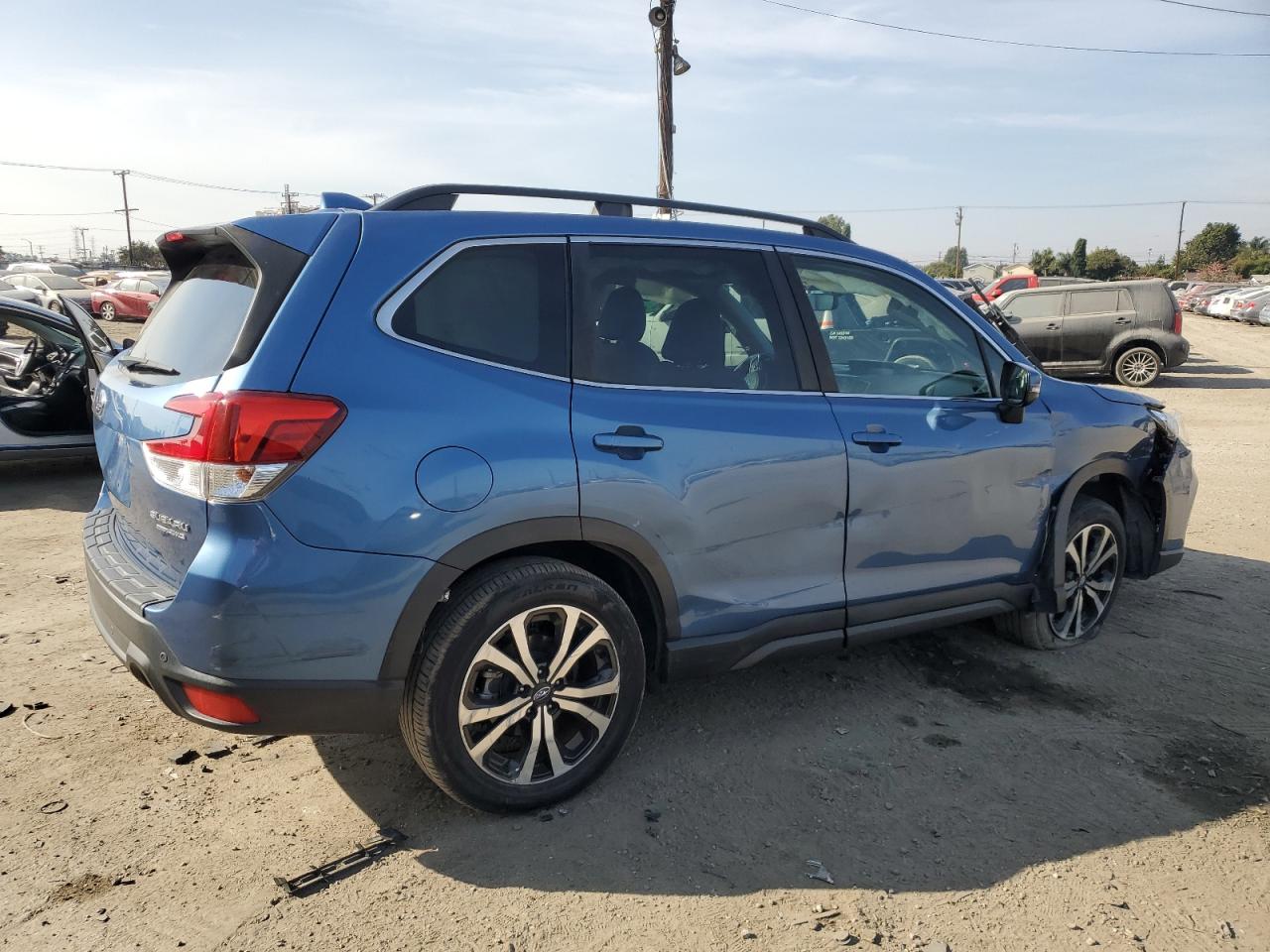 2020 Subaru Forester VIN JF2SKAUC1LH471479 Copart auction photo, front end / side damage thumbnail 3