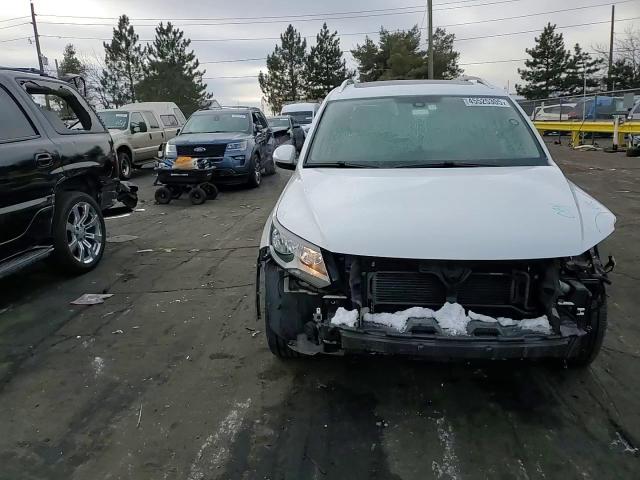 2017 Volkswagen Tiguan VIN WVGSV7AX7HK013595 Copart auction photo, front end damage thumbnail 11
