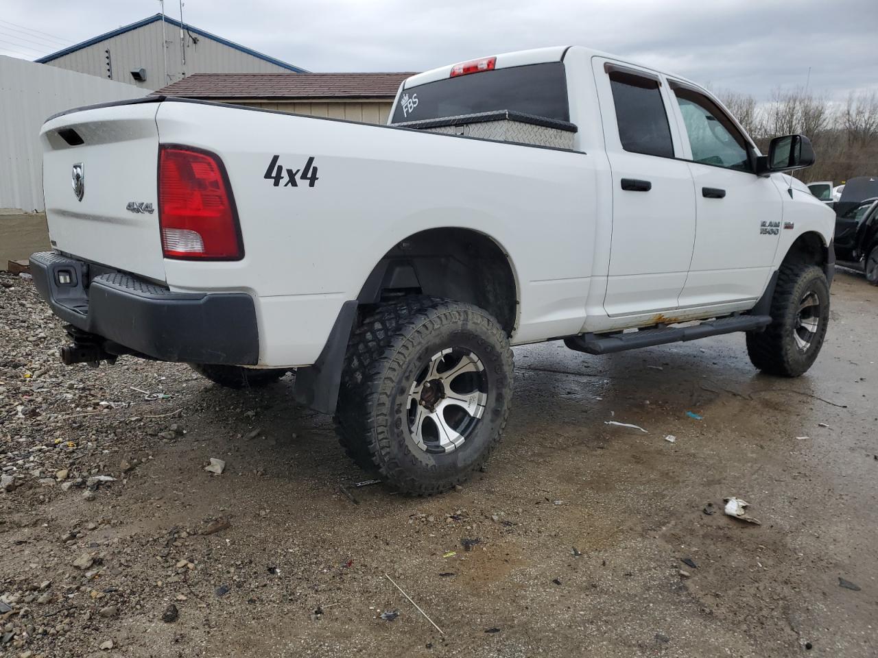 2017 RAM 1500 VIN 1C6RR7FTXHS664126 Copart auction photo, front end / side damage thumbnail 3