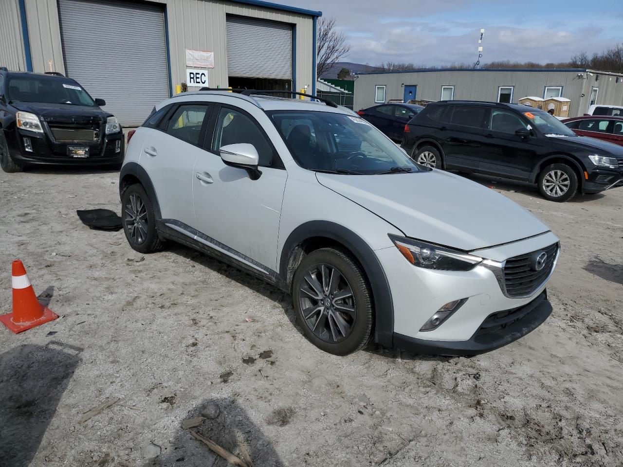 2017 Mazda CX-3 VIN JM1DKFD70H0141197 Copart auction photo, vandalism damage thumbnail 4