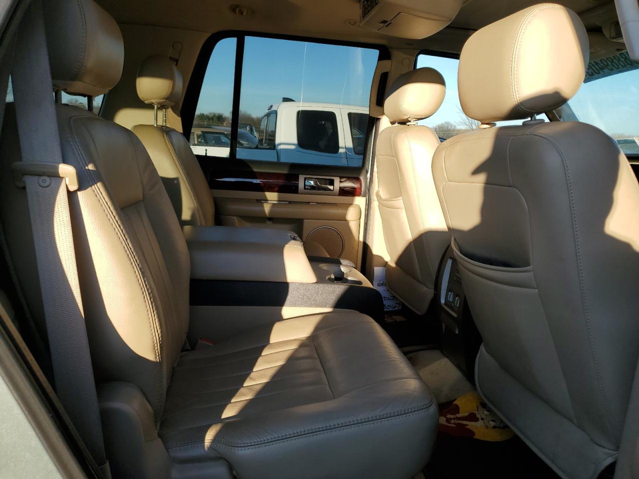 2006 Lincoln Navigator VIN 5LMFU28586LJ09722 Copart auction photo, front end damage thumbnail 11
