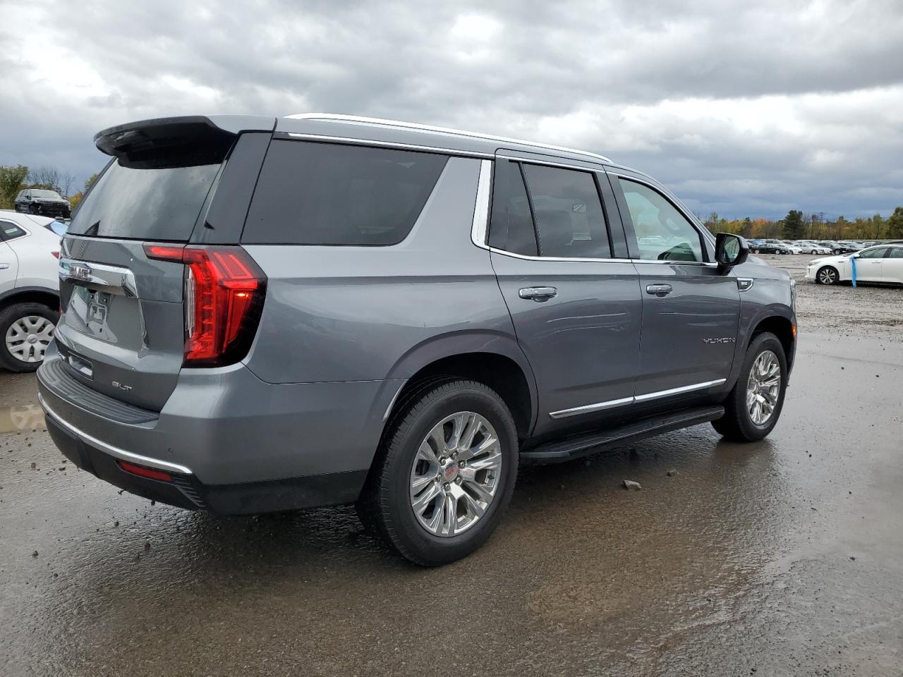 2021 GMC Yukon VIN 1GKS2BKD0MR429806 Copart auction photo, side / minor dent/scratches damage thumbnail 3