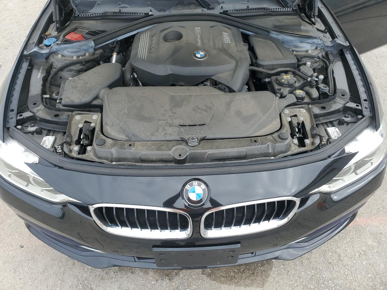 2018 BMW 3er VIN WBA8D9G57JNU70685 Copart auction photo, rear end damage thumbnail 11