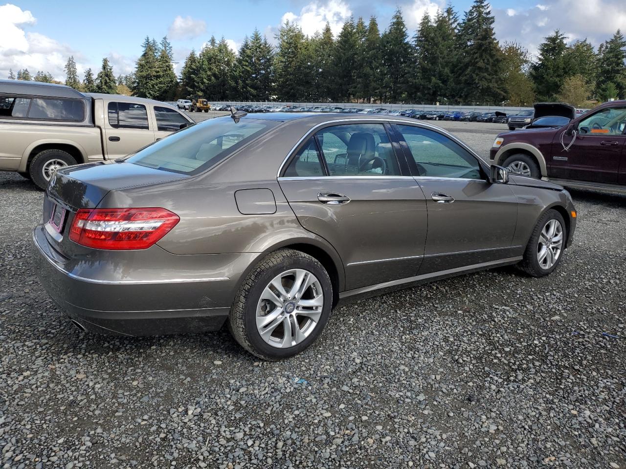 2011 Mercedes-Benz E-klasse VIN WDDHF5GB8BA456272 Copart auction photo, front end damage thumbnail 3
