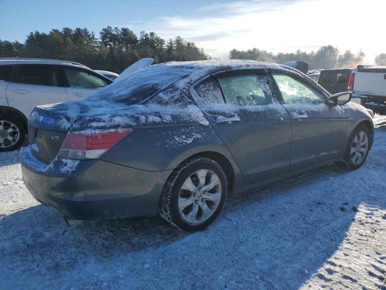 2008 Honda Accord VIN 1HGCP368X8A039077 Copart auction photo, side / front end damage thumbnail 3