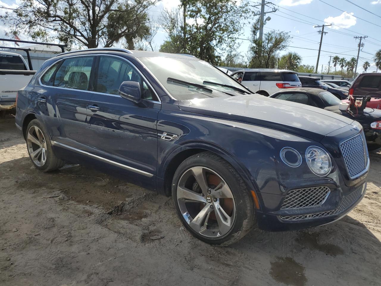 2020 Bentley Bentayga VIN SJAAM2ZV5LC027993 Copart auction photo, water/flood damage thumbnail 4