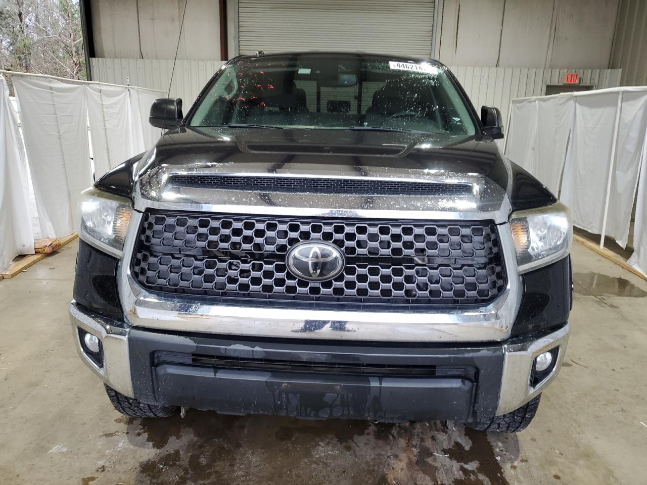 2018 Toyota Tundra VIN 5TFUW5F19JX723089 Copart auction photo, rear end / minor dent/scratches damage thumbnail 5