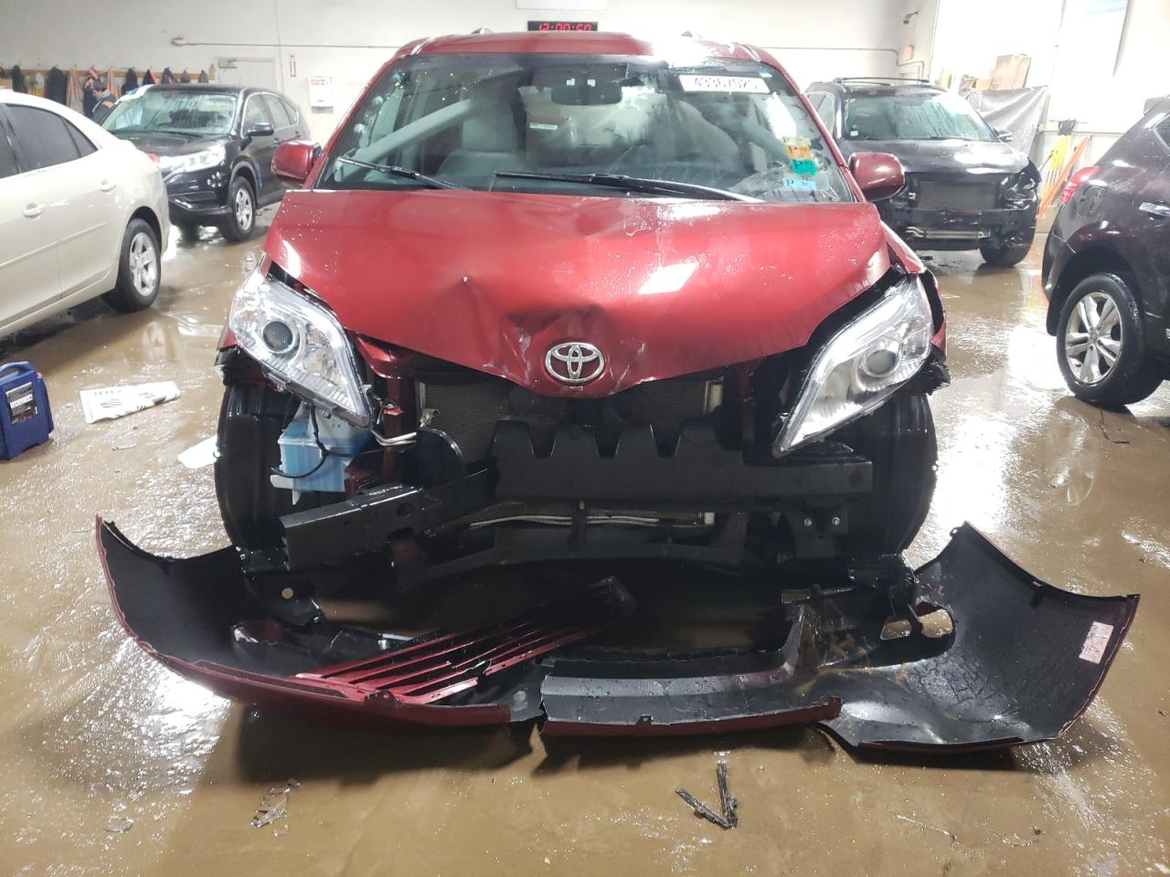 2016 Toyota Sienna VIN 5TDKK3DC6GS709600 Copart auction photo, front end damage thumbnail 5