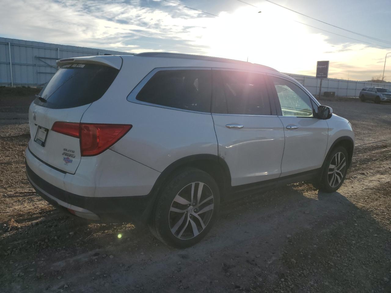 2017 Honda Pilot VIN 5FNYF6H05HB098917 Copart auction photo, front end damage thumbnail 3