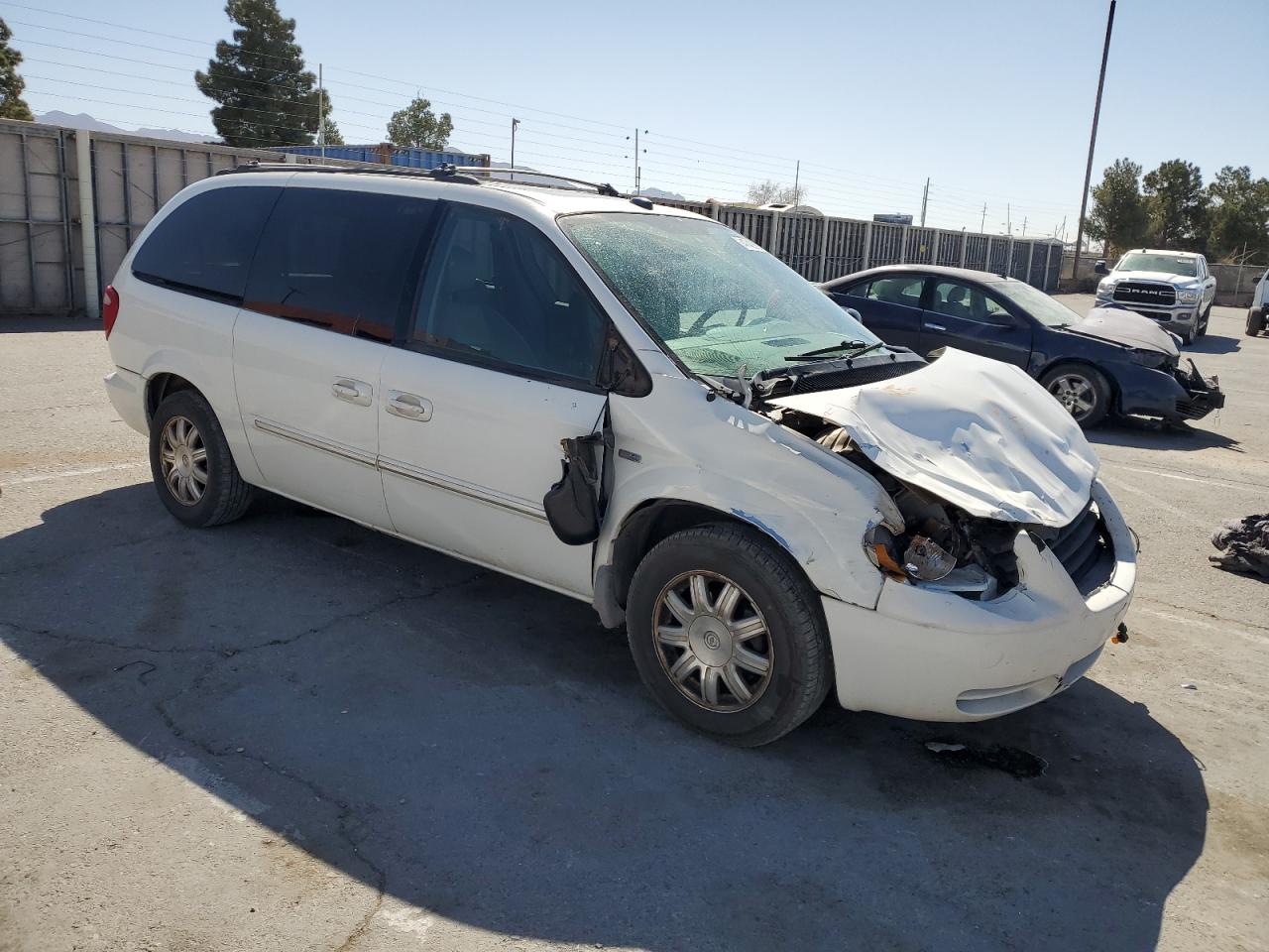 2005 Chrysler Town & Country VIN 2C4GP54L15R395377 Copart auction photo, front end damage thumbnail 4