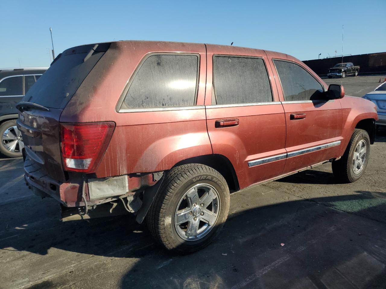 2007 Jeep Grand Cherokee VIN 1J8HR78347C617760 Copart auction photo, vandalism / stripped damage thumbnail 3