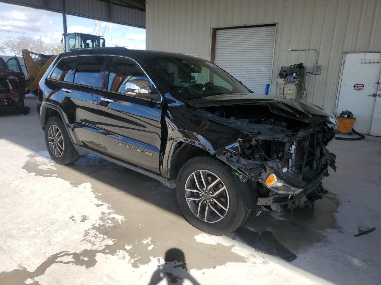2019 Jeep Grand Cherokee VIN 1C4RJEBG0KC662335 Copart auction photo, front end damage thumbnail 4