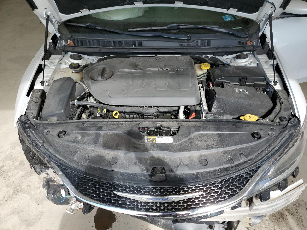 2015 Chrysler 200 VIN 1C3CCCCGXFN644085 Copart auction photo, front end / side damage thumbnail 11