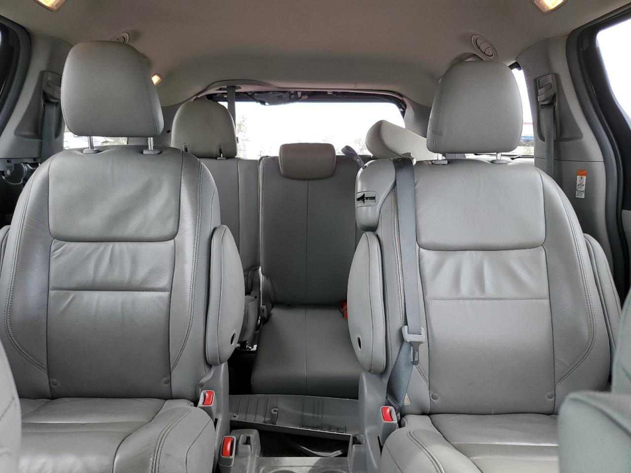 2016 Toyota Sienna VIN 5TDYK3DC9GS728183 Copart auction photo, rear end damage thumbnail 10