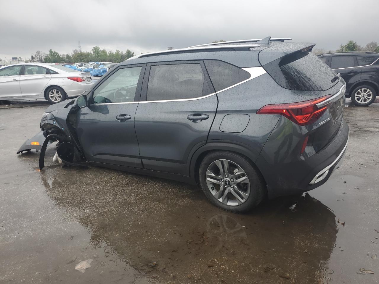 2023 KIA Seltos VIN KNDEU2AA9P7407538 Copart auction photo, side / front end damage thumbnail 2