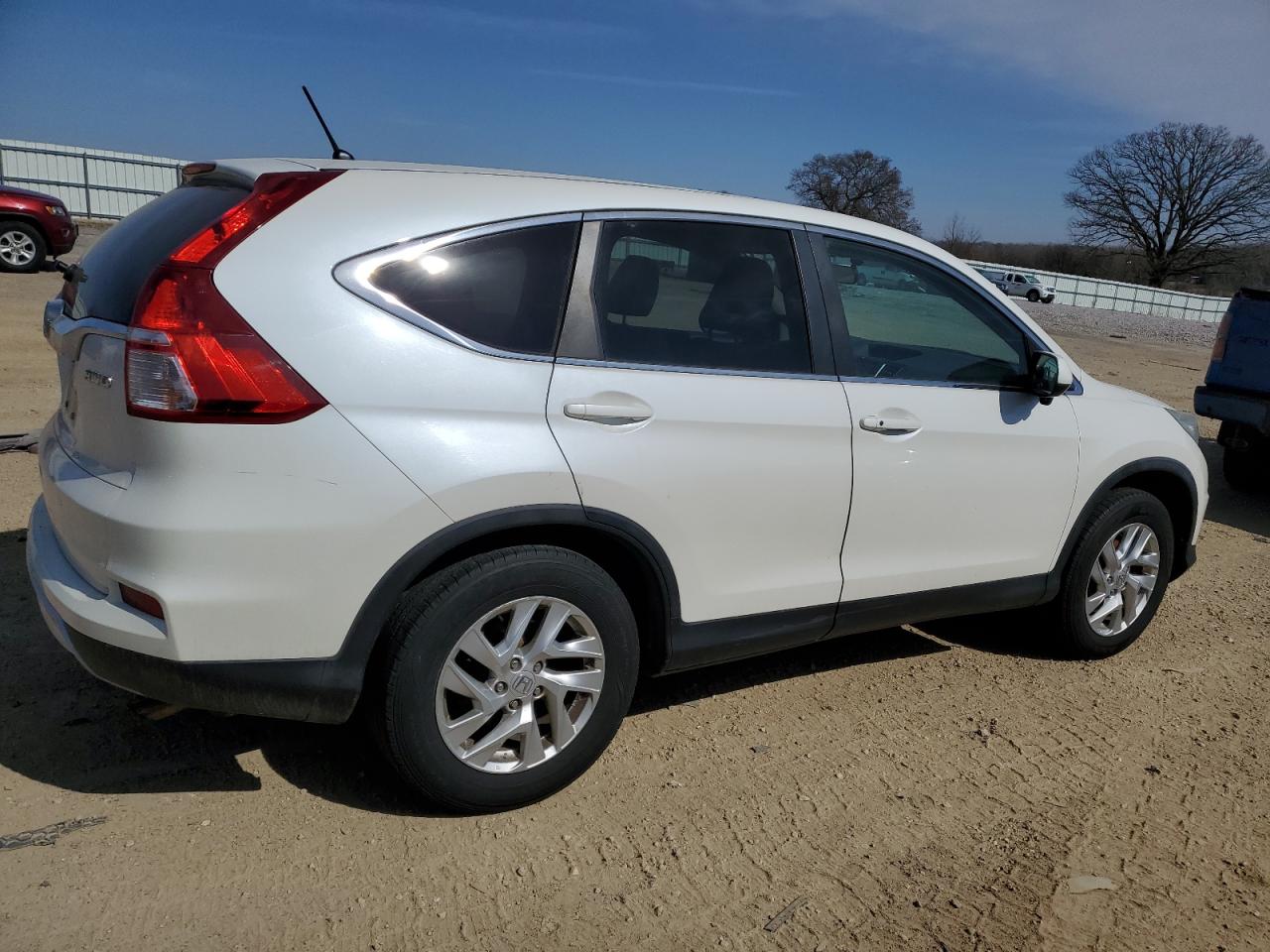 2015 Honda CR-V VIN 5J6RM4H58FL033994 Copart auction photo, normal wear / minor dent/scratches damage thumbnail 3