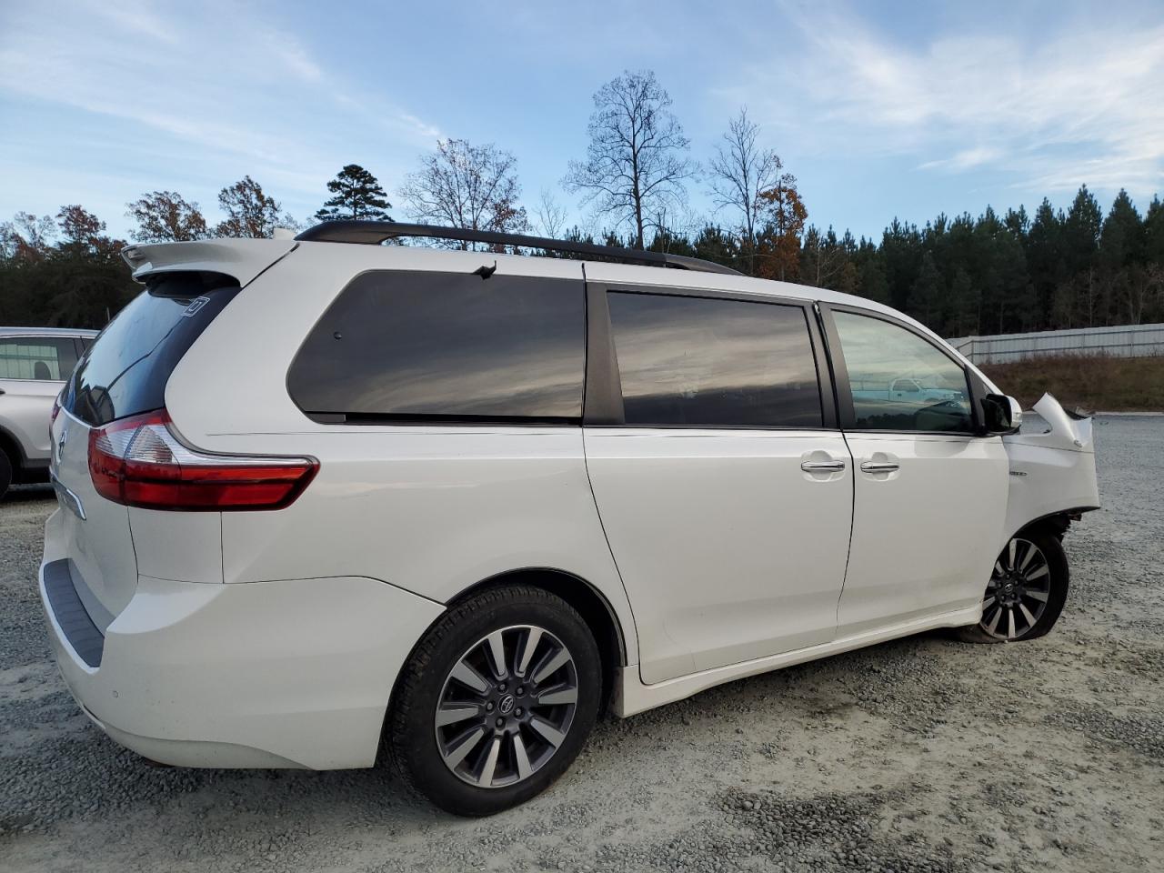 2018 Toyota Sienna VIN 5TDDZ3DC4JS197492 Copart auction photo, all over damage thumbnail 3