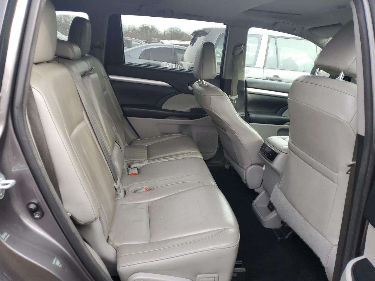 2017 Toyota Highlander VIN 5TDJZRFH4HS441229 Copart auction photo, rear end damage thumbnail 10