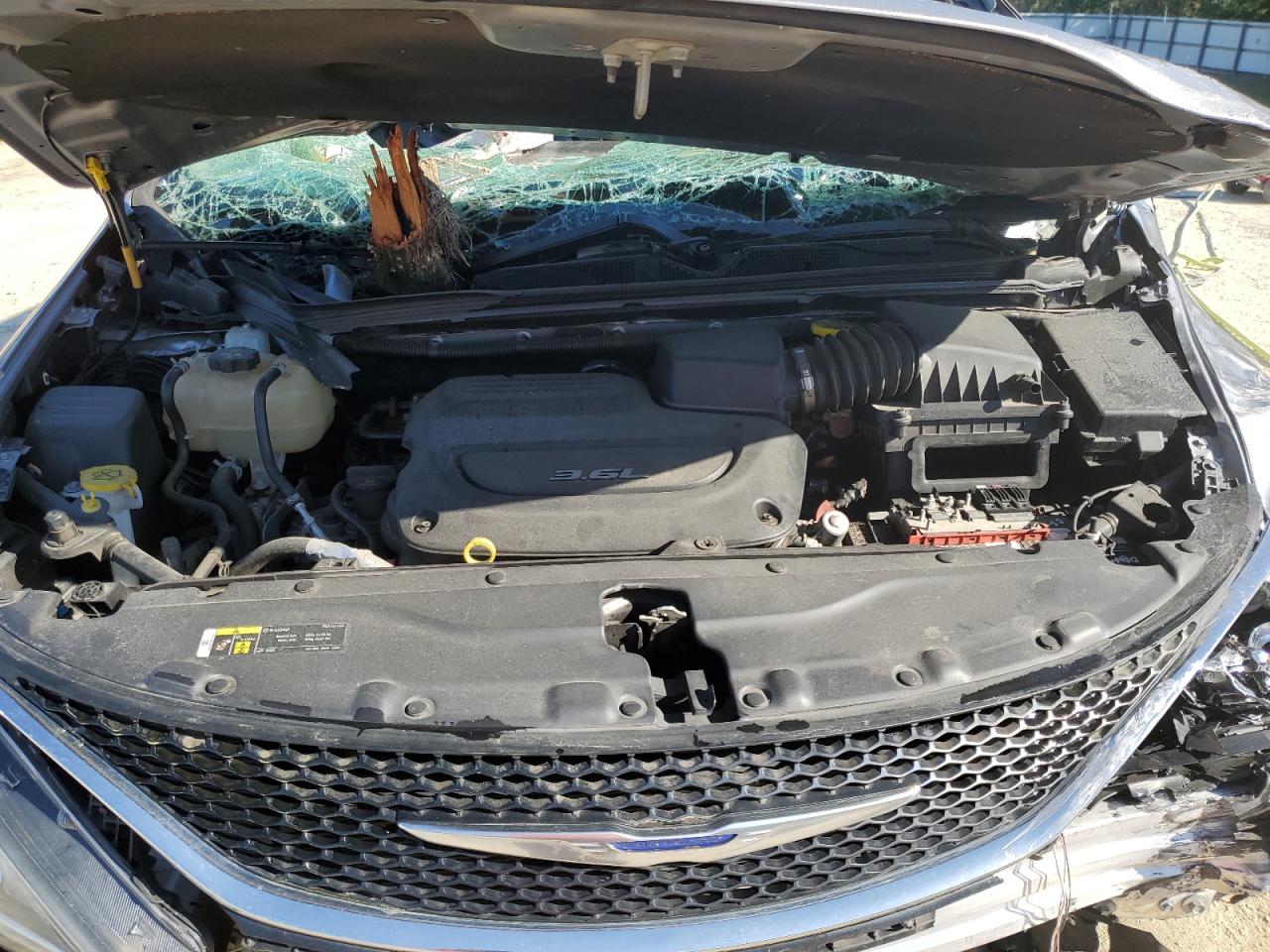 2018 Chrysler Pacifica VIN 2C4RC1BGXJR192727 Copart auction photo, side / all over damage thumbnail 12