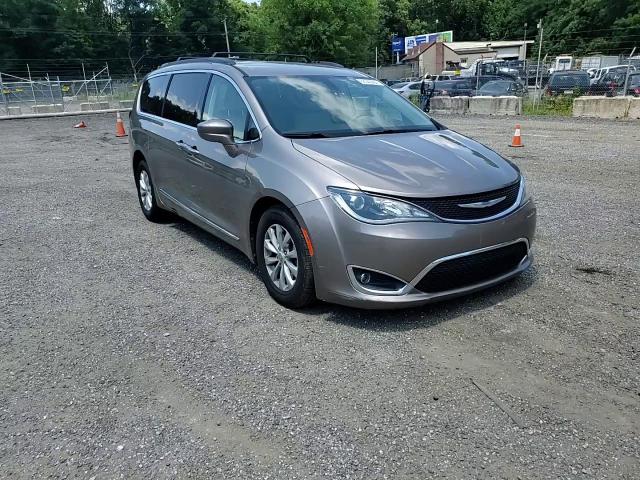 2017 Chrysler Pacifica VIN 2C4RC1BGXHR711804 Copart auction photo, side / front end damage thumbnail 11