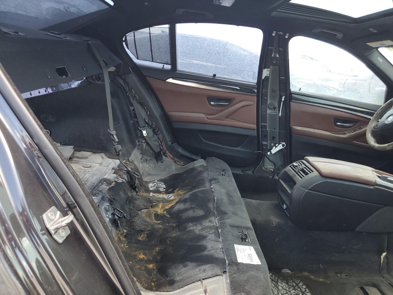 2013 BMW 5er VIN WBAFR7C53DC819974 Copart auction photo, vandalism / stripped damage thumbnail 10