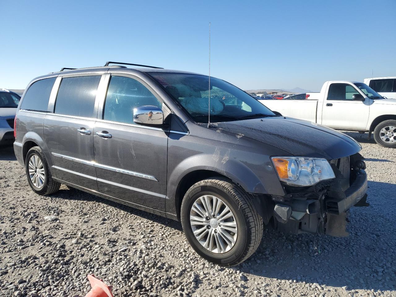 2015 Chrysler Town & Country VIN 2C4RC1CG3FR572658 Copart auction photo, front end damage thumbnail 4