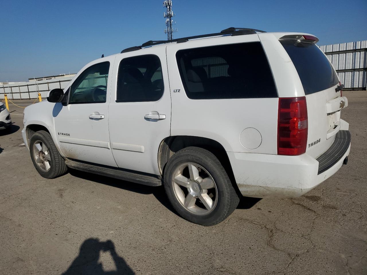2007 Chevrolet Tahoe VIN 1GNFK13057R158160 Copart auction photo, minor dent/scratches damage thumbnail 2