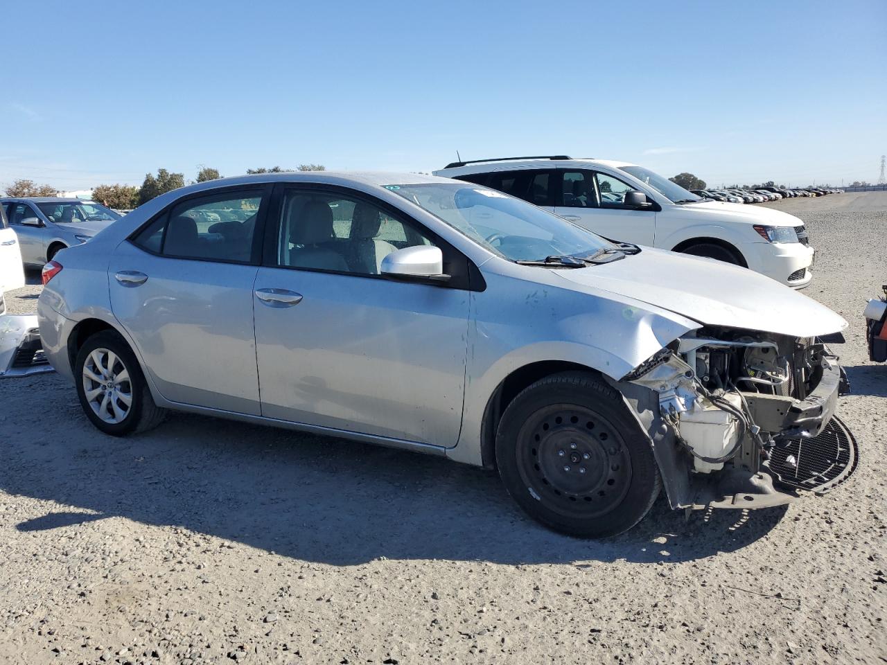 2015 Toyota Corolla VIN 5YFBURHEXFP261944 Copart auction photo, front end / side damage thumbnail 4
