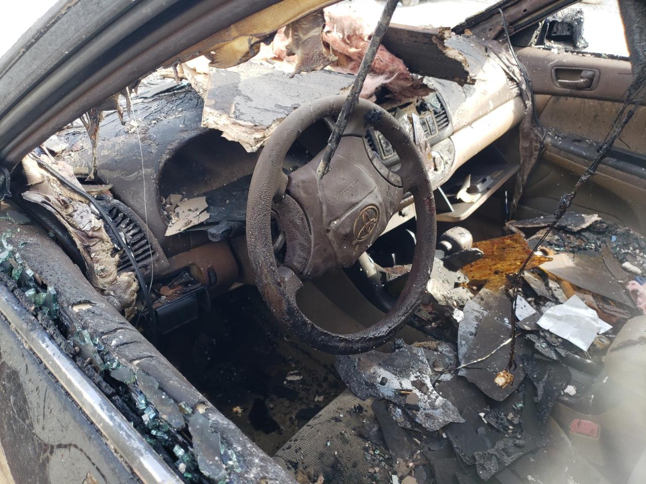 2005 Toyota Camry VIN 4T1BE30K95U001110 Copart auction photo, burn damage thumbnail 9