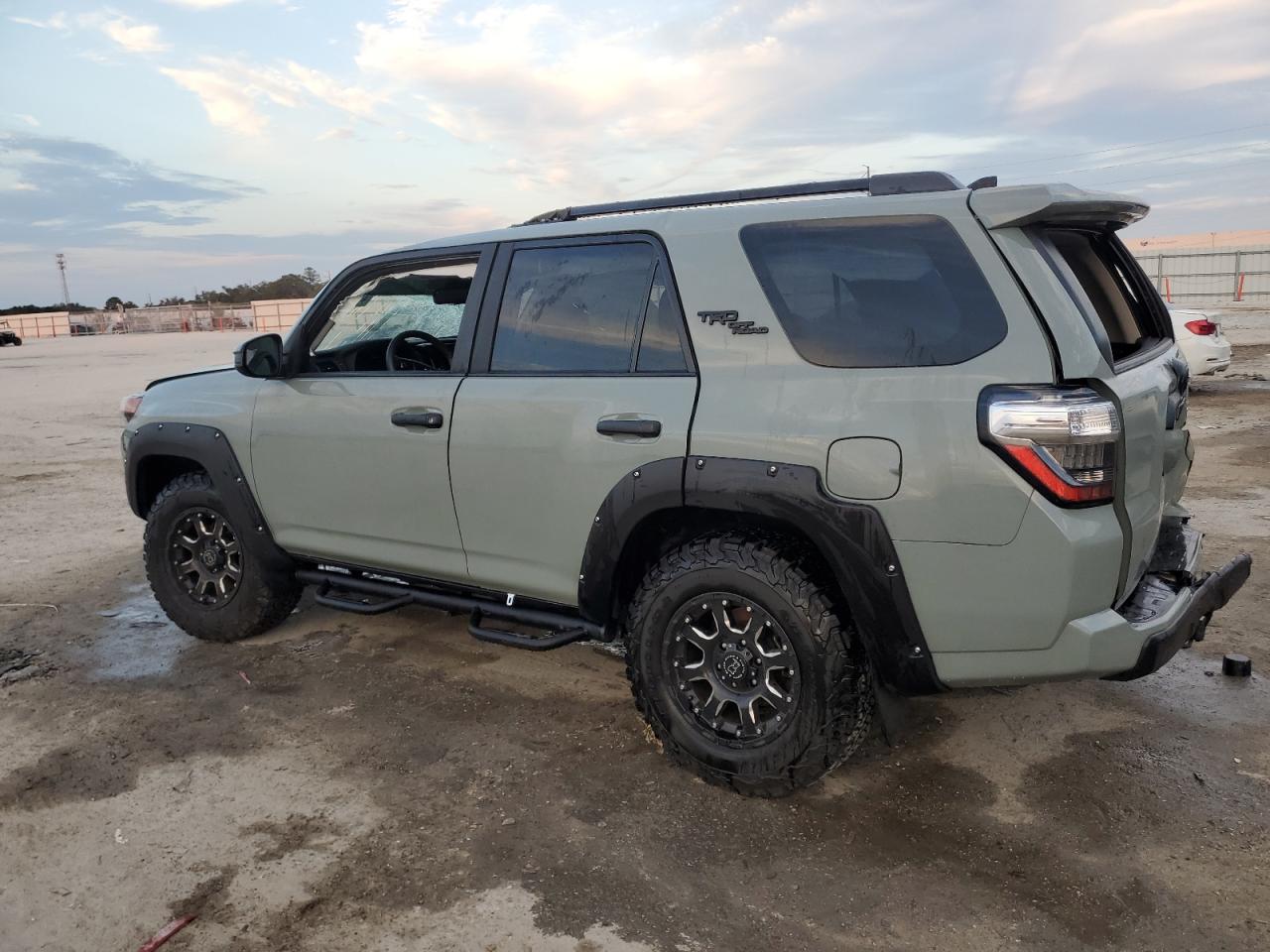 2022 Toyota 4Runner VIN JTEPU5JR5N6071613 Copart auction photo, all over damage thumbnail 2