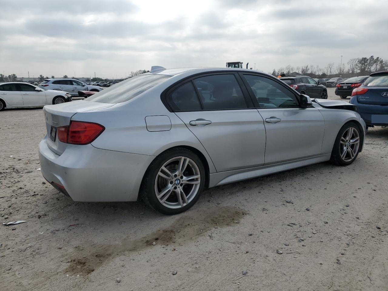 2013 BMW 3er VIN WBA3C1C54DF442281 Copart auction photo, front end / minor dent/scratches damage thumbnail 3
