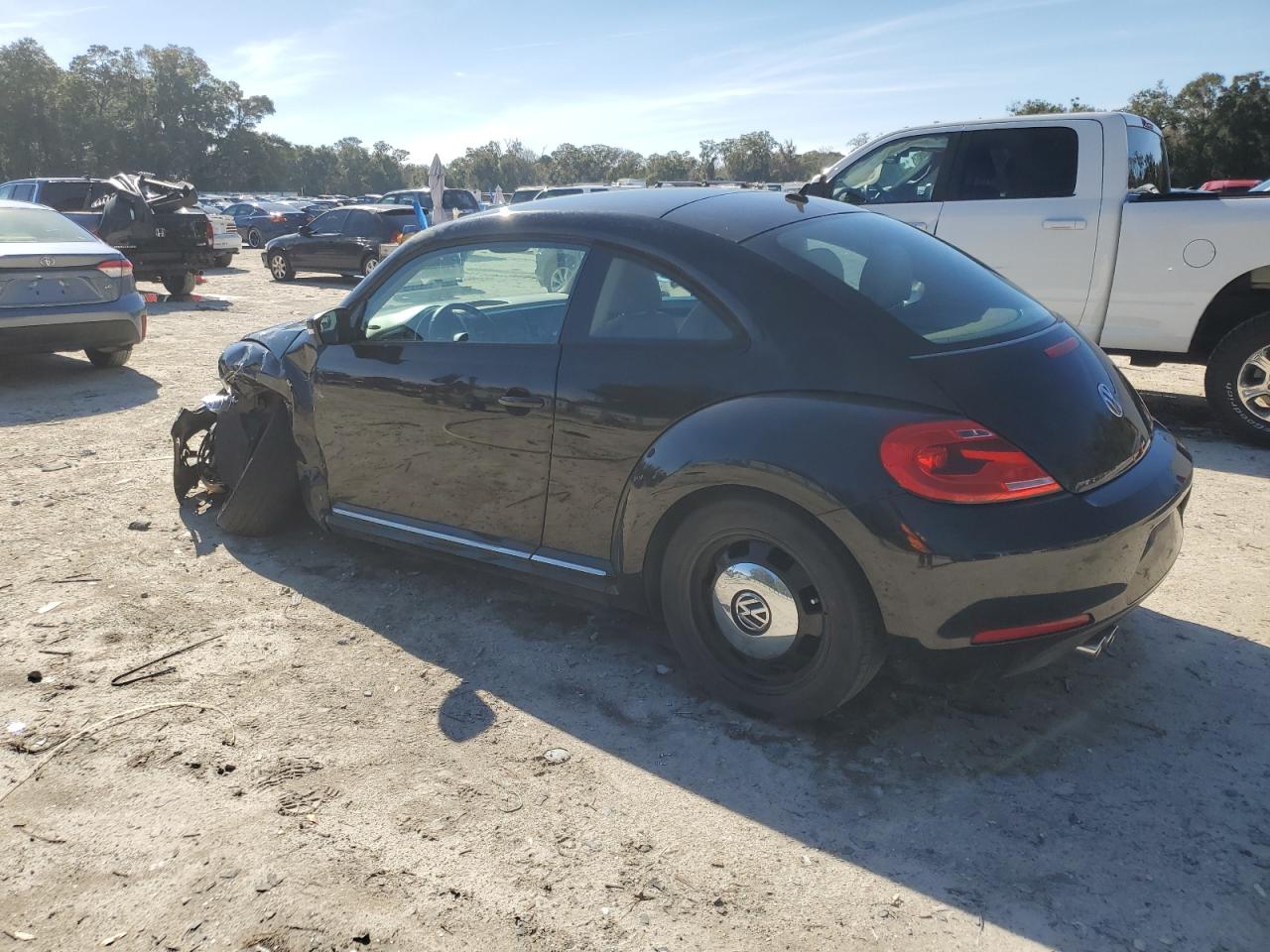 2013 Volkswagen Beetle VIN 3VWJP7AT9DM686699 Copart auction photo, front end / side damage thumbnail 2