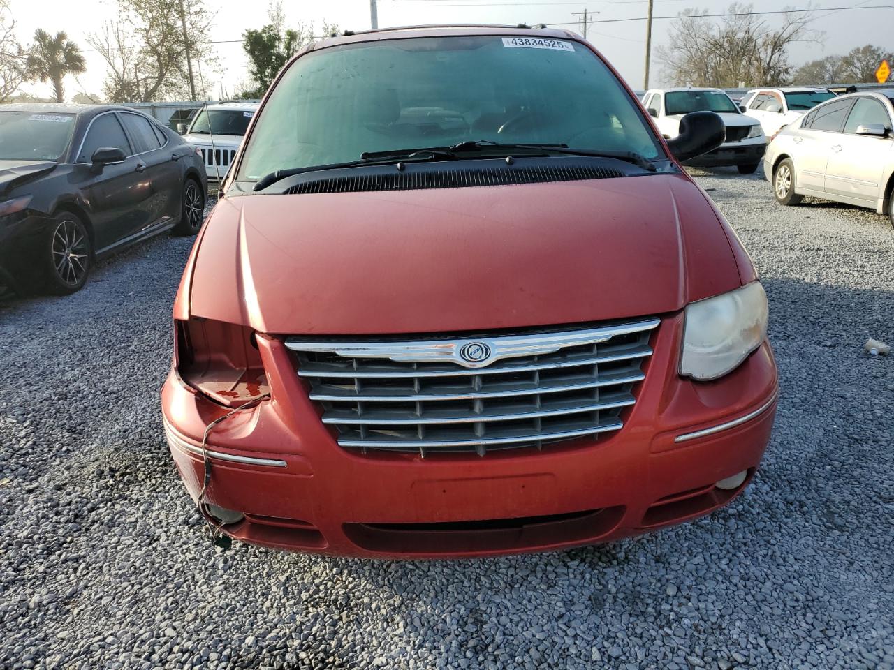 2005 Chrysler Town & Country VIN 2C4GP64L25R228712 Copart auction photo, side / front end damage thumbnail 5