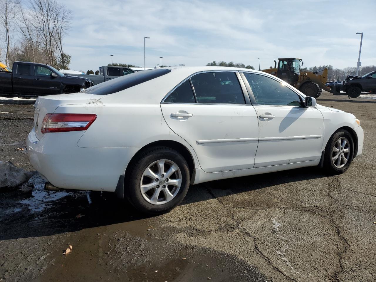 2011 Toyota Camry VIN 4T1BF3EK4BU632039 Copart auction photo, front end / minor dent/scratches damage thumbnail 3