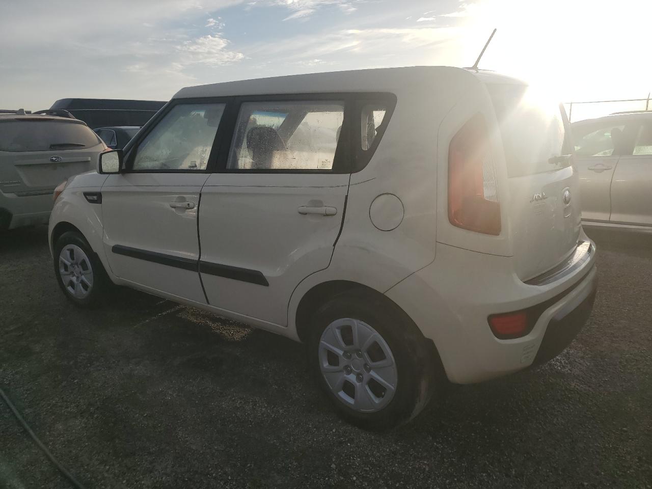 2013 KIA Soul VIN KNDJT2A57D7775457 Copart auction photo, water/flood damage thumbnail 2