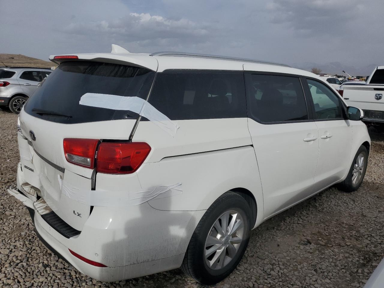 2017 KIA Sedona VIN KNDMB5C10H6249551 Copart auction photo, rear end damage thumbnail 3