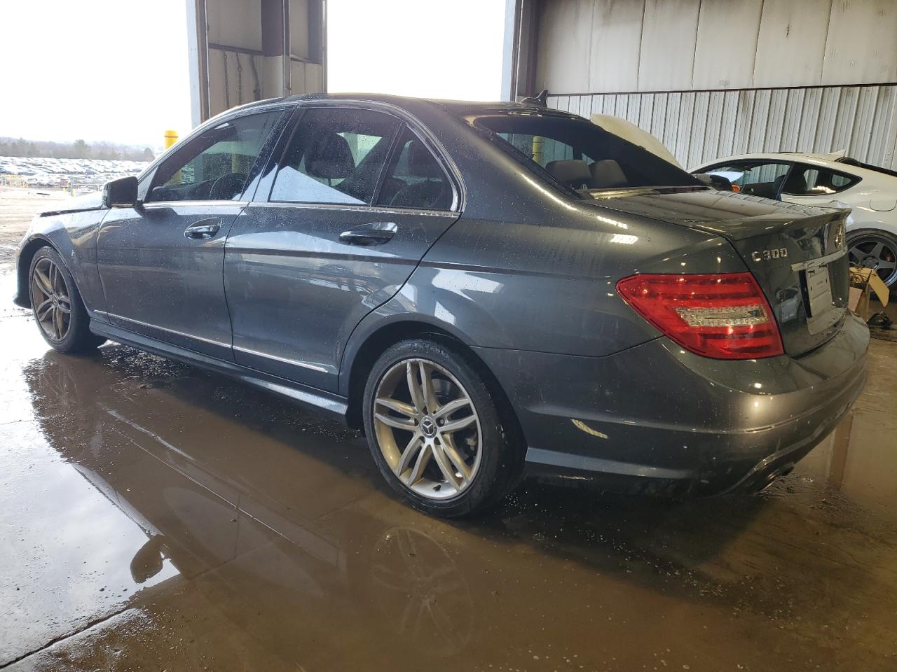 2013 Mercedes-Benz C-klasse VIN WDDGF8AB4DG038331 Copart auction photo, top/roof damage thumbnail 2