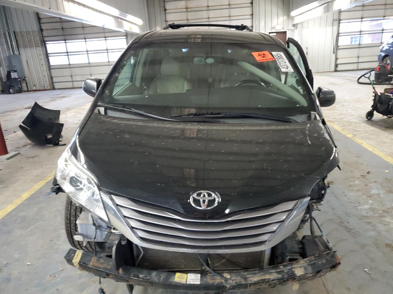 2016 Toyota Sienna VIN 5TDDK3DC0GS135570 Copart auction photo, front end / side damage thumbnail 5