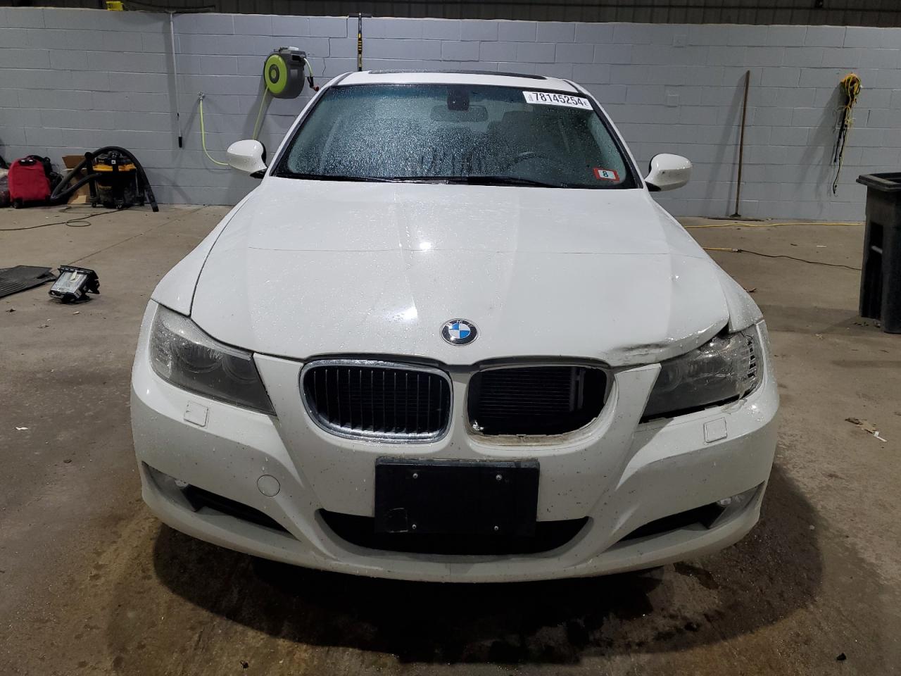 2011 BMW 3er VIN WBAPK5G58BNN79992 Copart auction photo, front end / minor dent/scratches damage thumbnail 5