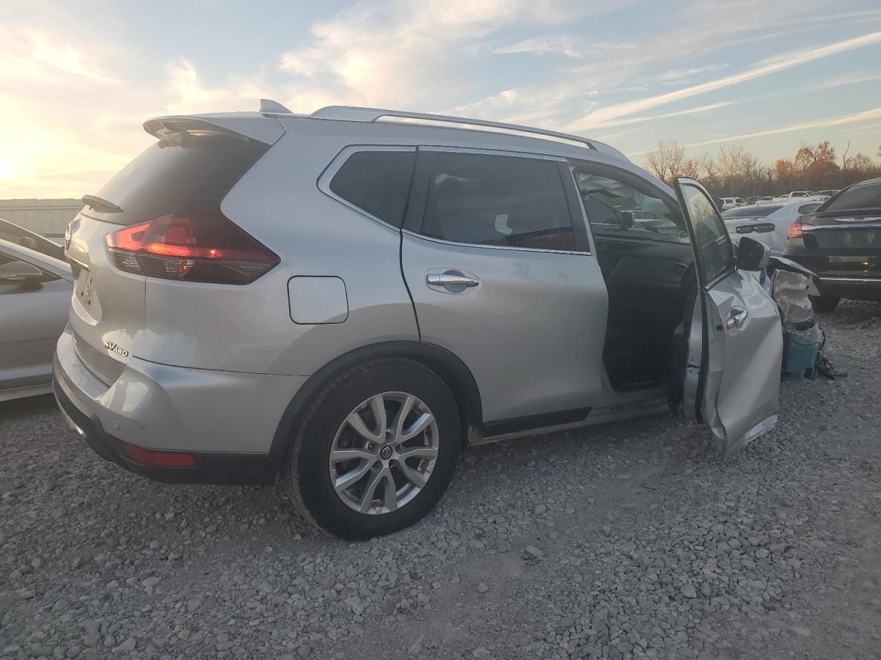 2019 Nissan Rogue VIN JN8AT2MV0KW396870 Copart auction photo, front end / side damage thumbnail 3