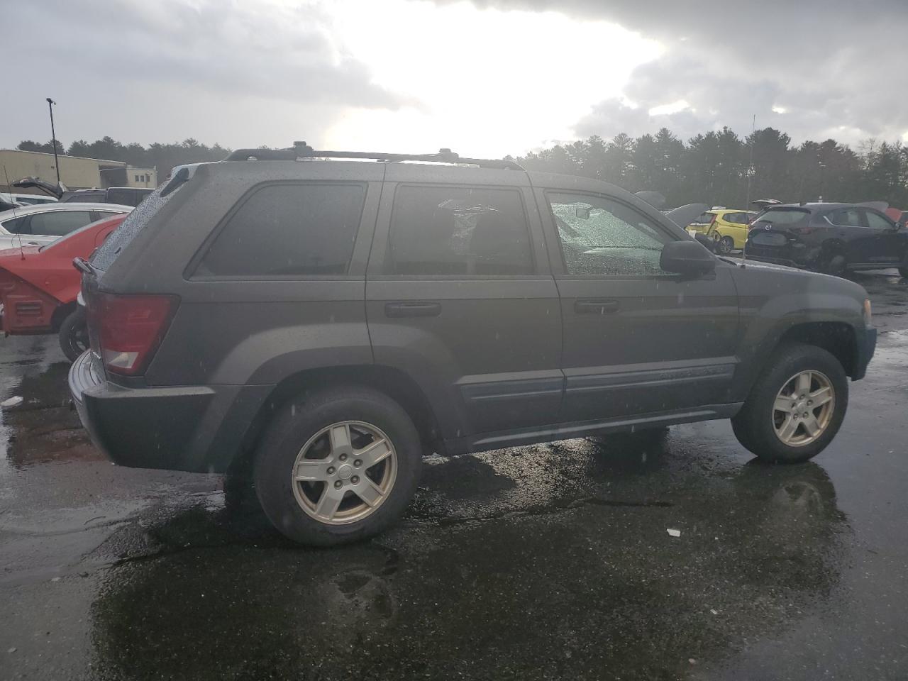 2005 Jeep Grand Cherokee VIN 1J4GR48K05C724904 Copart auction photo, side damage thumbnail 3