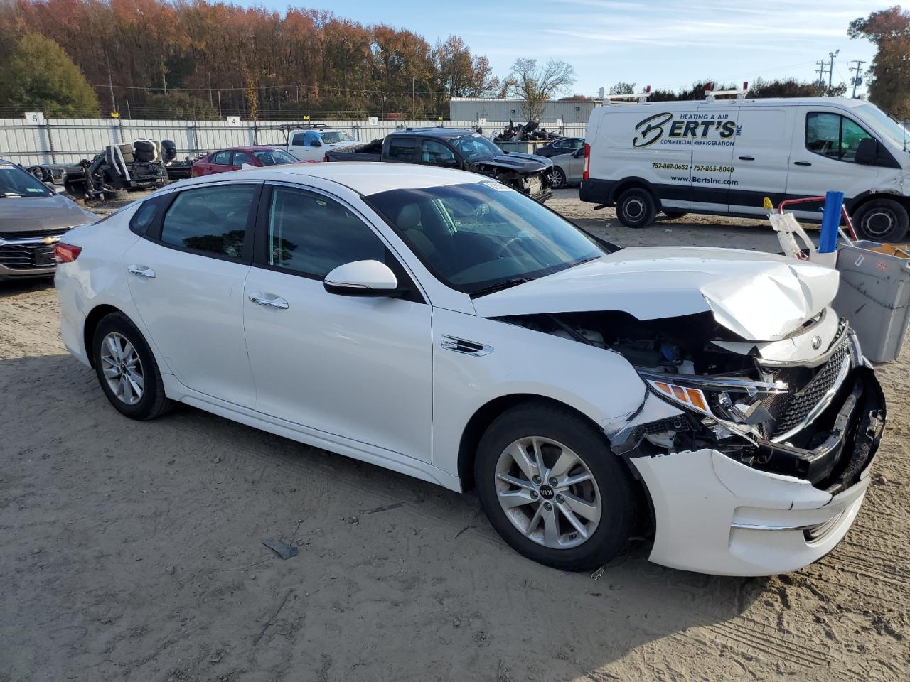 2016 KIA Optima VIN 5XXGT4L37GG030687 Copart auction photo, front end / minor dent/scratches damage thumbnail 4