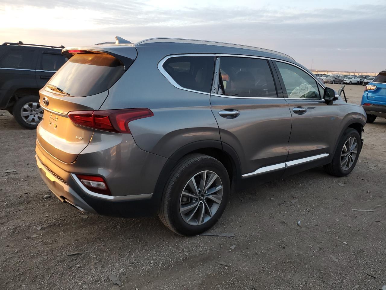 2019 Hyundai Santa Fe VIN 5NMS5CAD2KH062130 Copart auction photo, front end damage thumbnail 3
