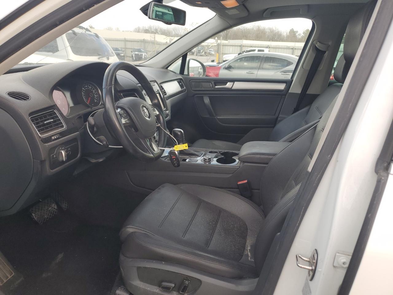 2014 Volkswagen Touareg VIN WVGEF9BP2ED005912 Copart auction photo, front end damage thumbnail 7